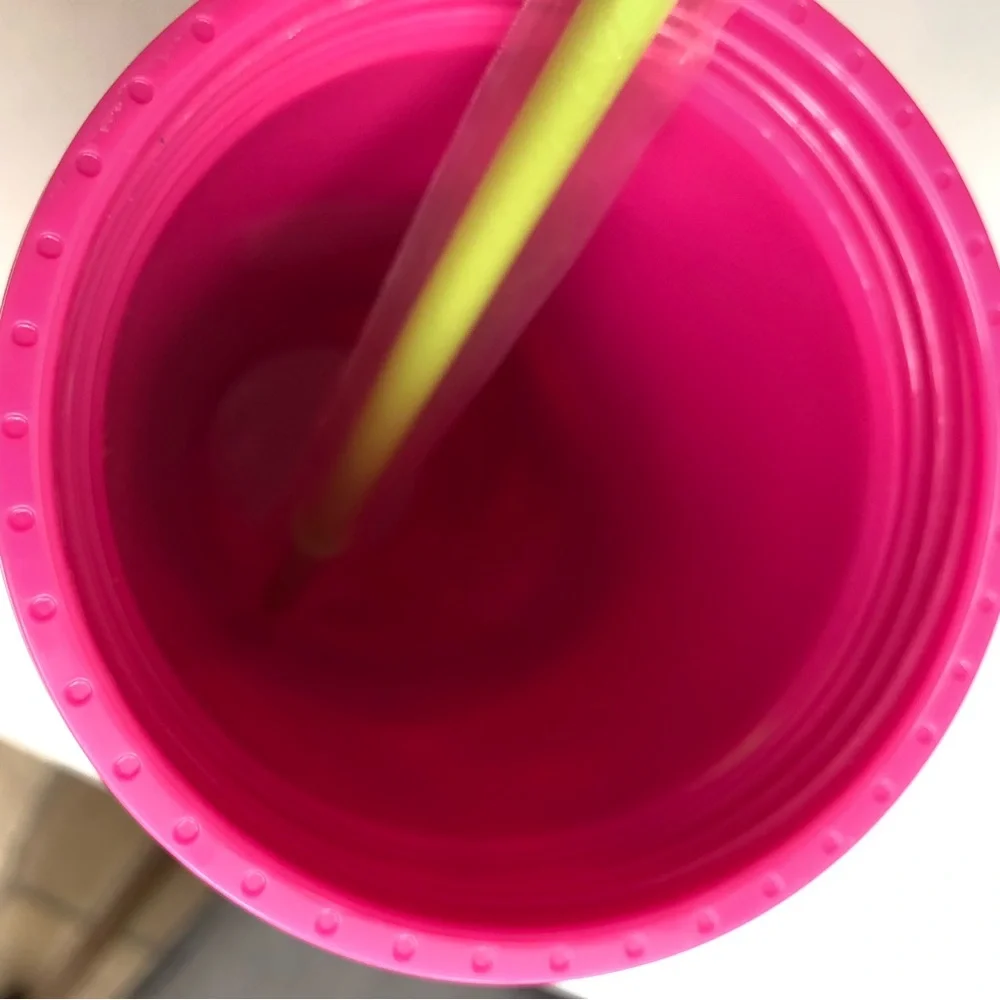 Lilly Pulitzer Shell Me Something Good 24 oz Tumbler with Straw NWT